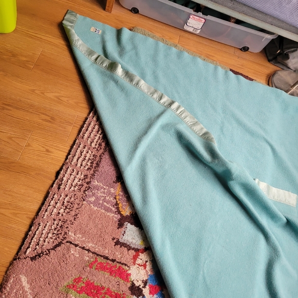 Vintage KENWOOD FLORALTINT; Heavy-Wt 2-Colour Wool Blanket 66Lx72W-IN aqua blue - Picture 4 of 7